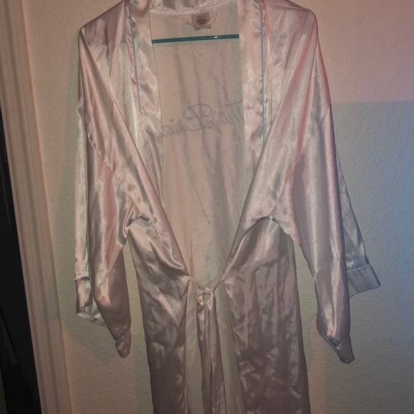 Bride robe - Picture 2 of 2